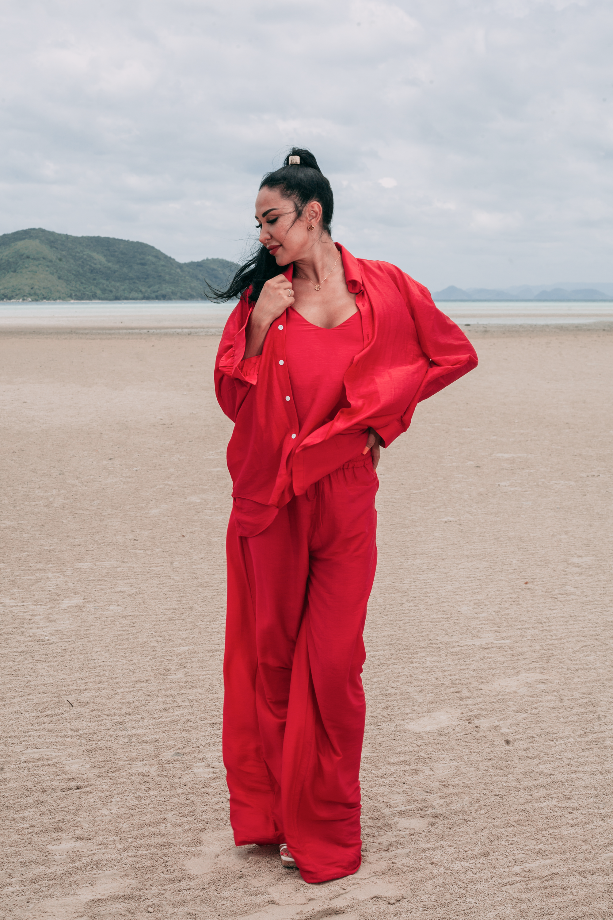 Carmine three-piece red resort set with shirt, asymmetric top and wide-leg trousers by INNEVIA